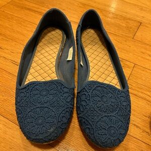 Royal blue embroidered flats